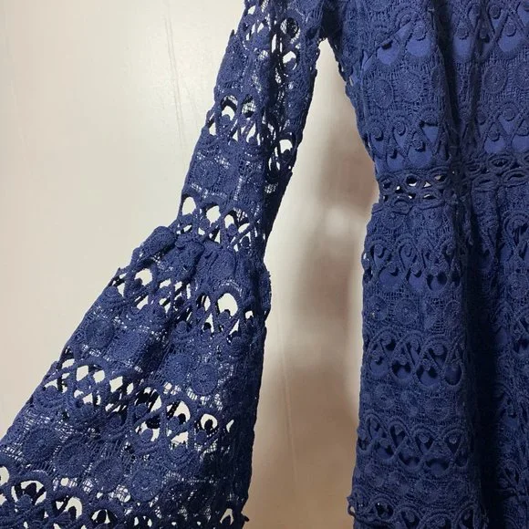 NWT Lulu's Navy Blue Tiered Lace Midi Dress with Bell Sleeves - sz Large - Picture 2 of 5
